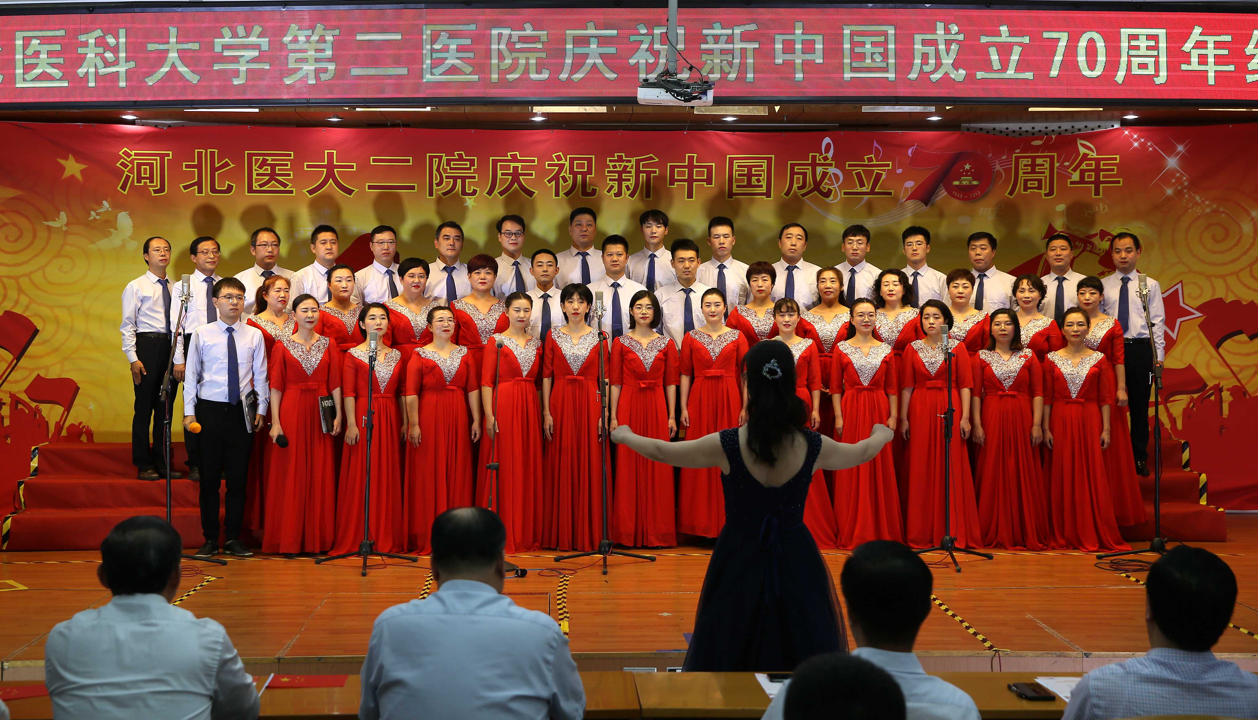 六总支:《没有共产党就没有新中国》、《中国中国鲜红的太阳永不落》
