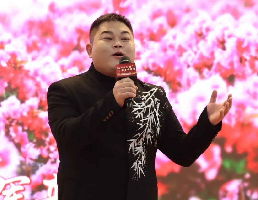 二等奖：鹿泉分会种伟强《映山红 绣红旗》