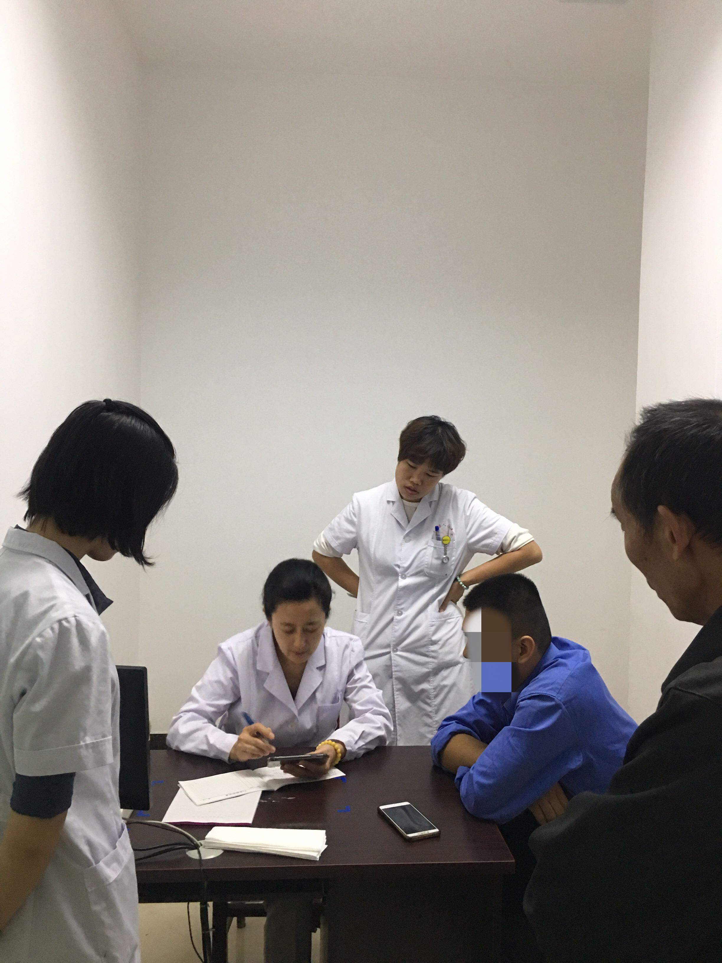 郭惠芳主任义诊