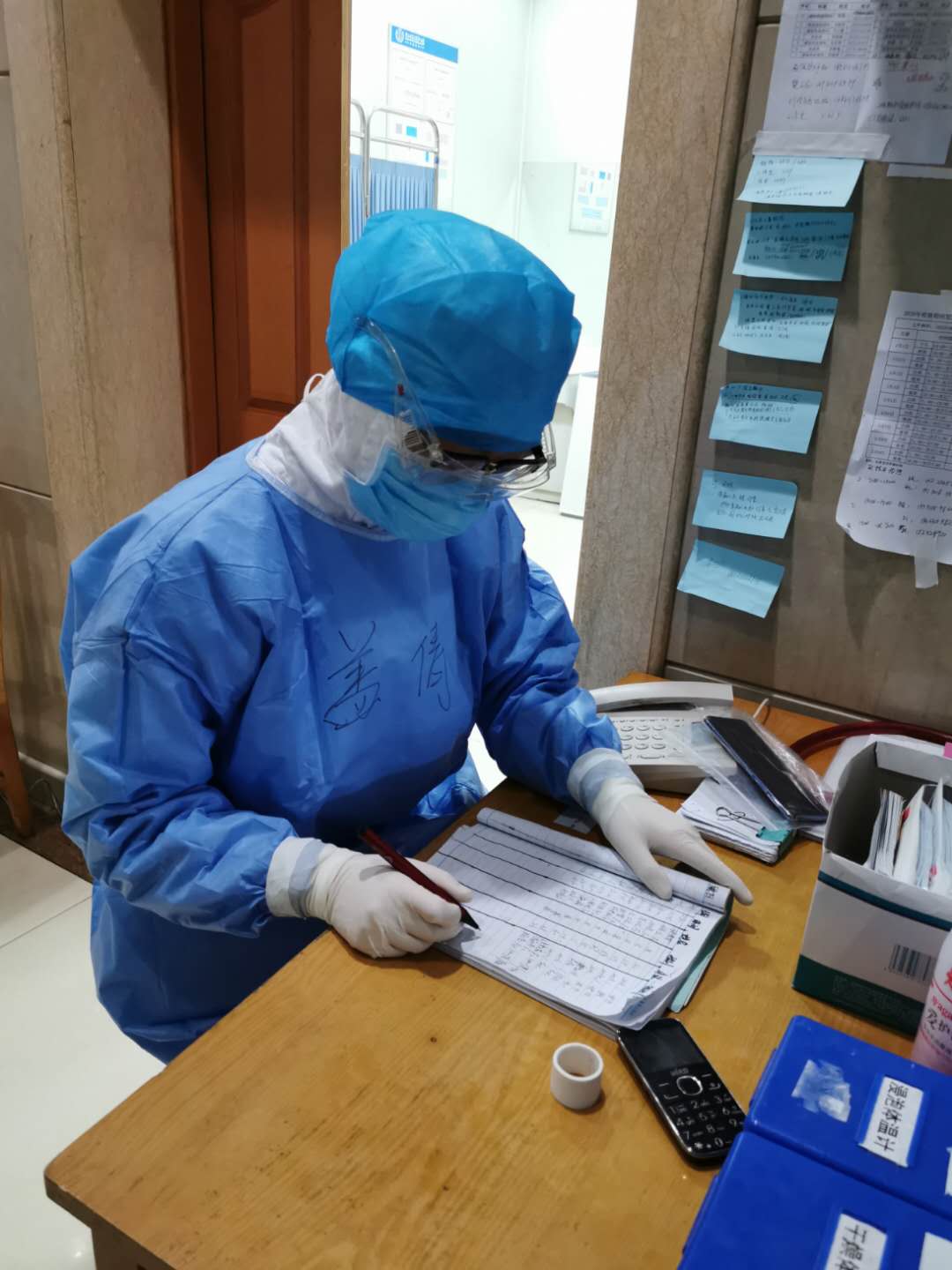 盖倩在发热门诊